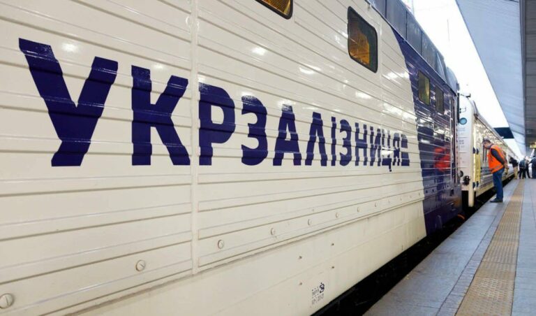 Українці не можуть купити квитки на потяги Укрзалізниці: на що скаржаться пасажири - today.ua