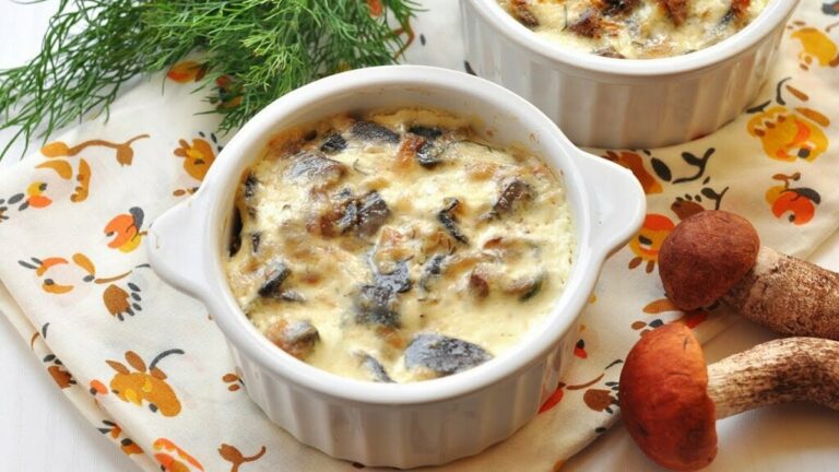 Жульен без выпечки: простой рецепт популярного блюда с курицей и грибами - today.ua