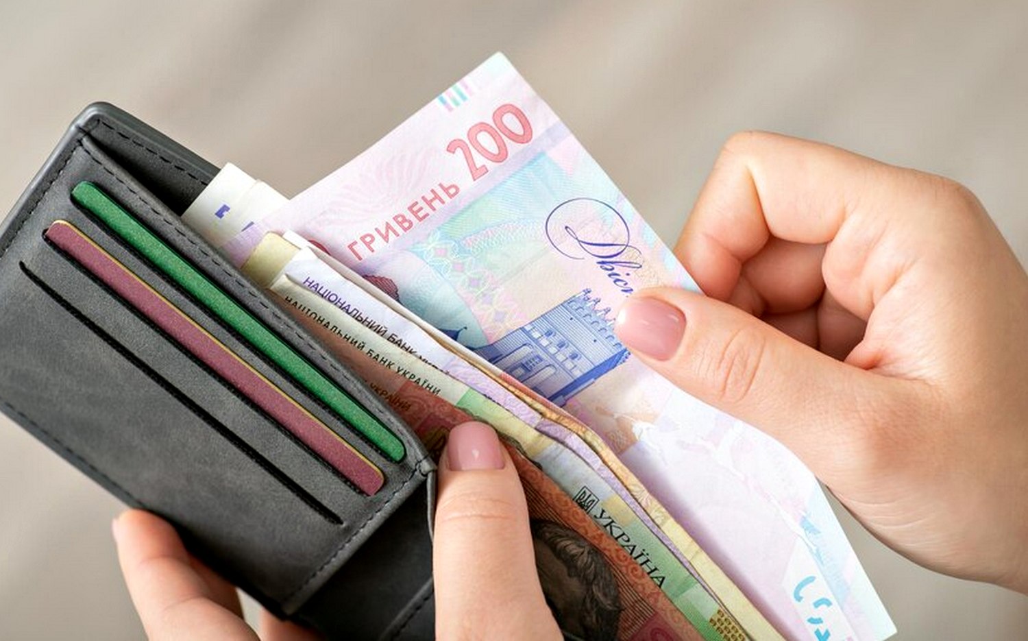 Украинцам повысят минималку в два этапа: советник Зеленского назвал сроки