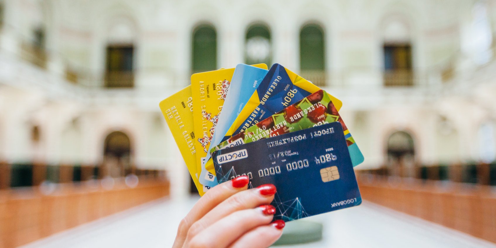 ПриватБанк випустив нові картки: хто з клієнтів може їх отримати - today.ua