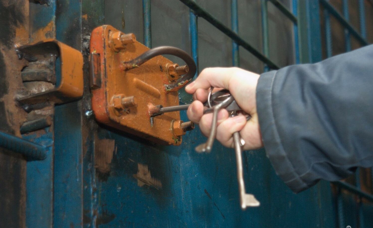 Мобілізація в Україні: юрист розповів, що робити чоловікам, яких ТЦК незаконно утримує під вартою