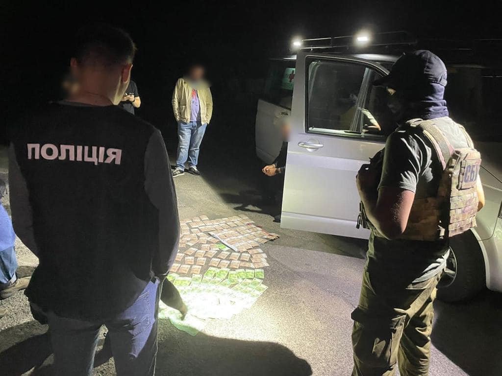 Полиция изъяла 28 “гуманитарных“ автомобилей, которые хотели продать волонтеры