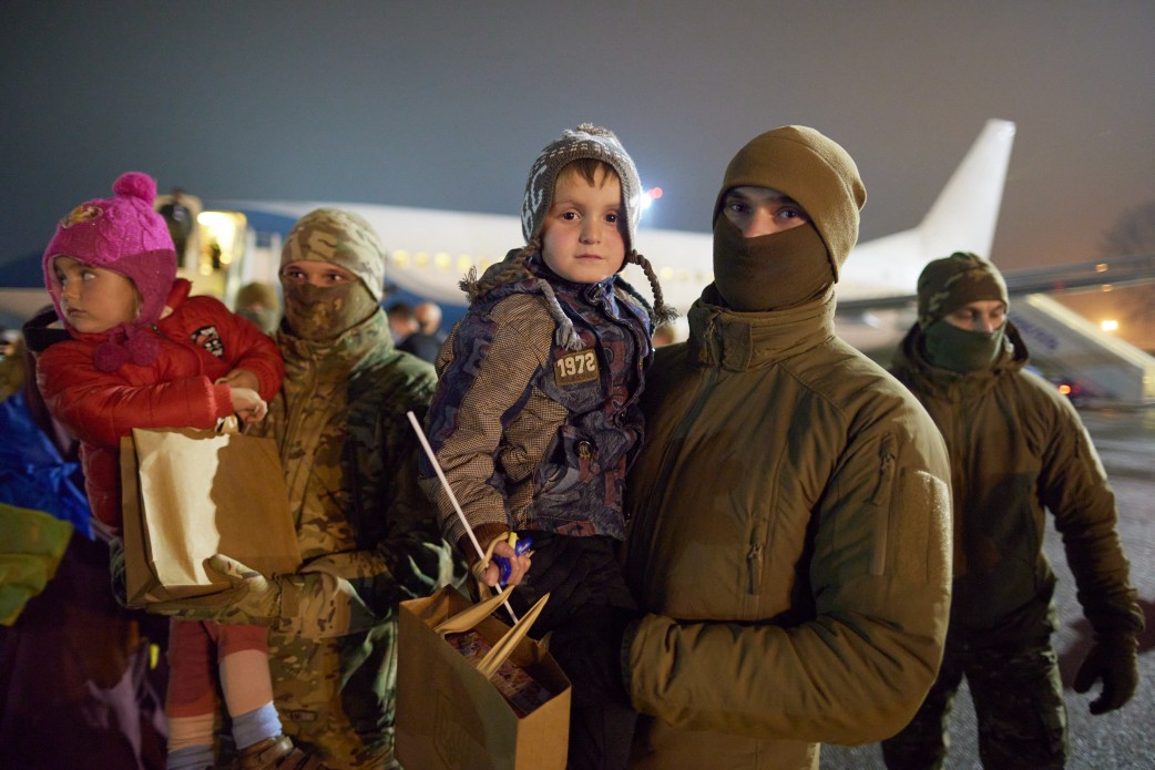 У Мінсоцполітики розповіли про державну допомогу українцям, які мають статус “дітей війни“