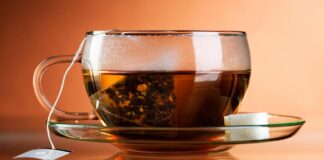 Как правильно заваривать чай в пакетиках: популярная ошибка, которая портит вкус напитка - today.ua