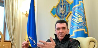 Данилов розповів про платний виїзд чоловіків за кордон - today.ua