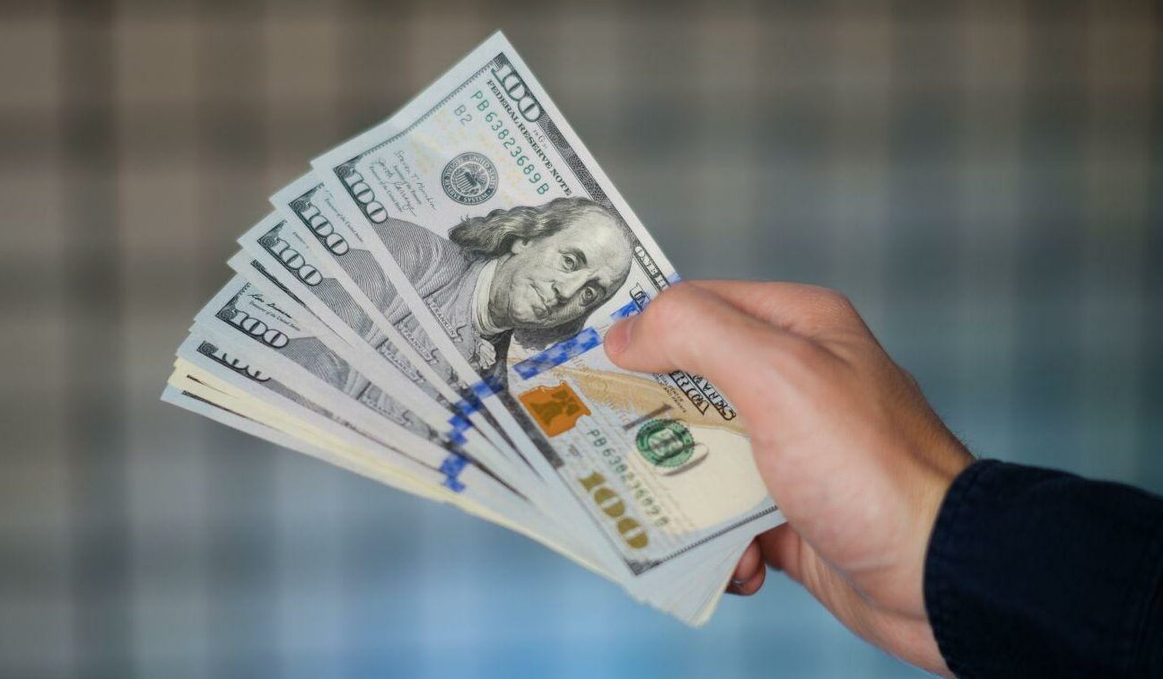 Украинцы могут получить по 600 долларов от ЮНЕСКО: кто имеет право подать заявку