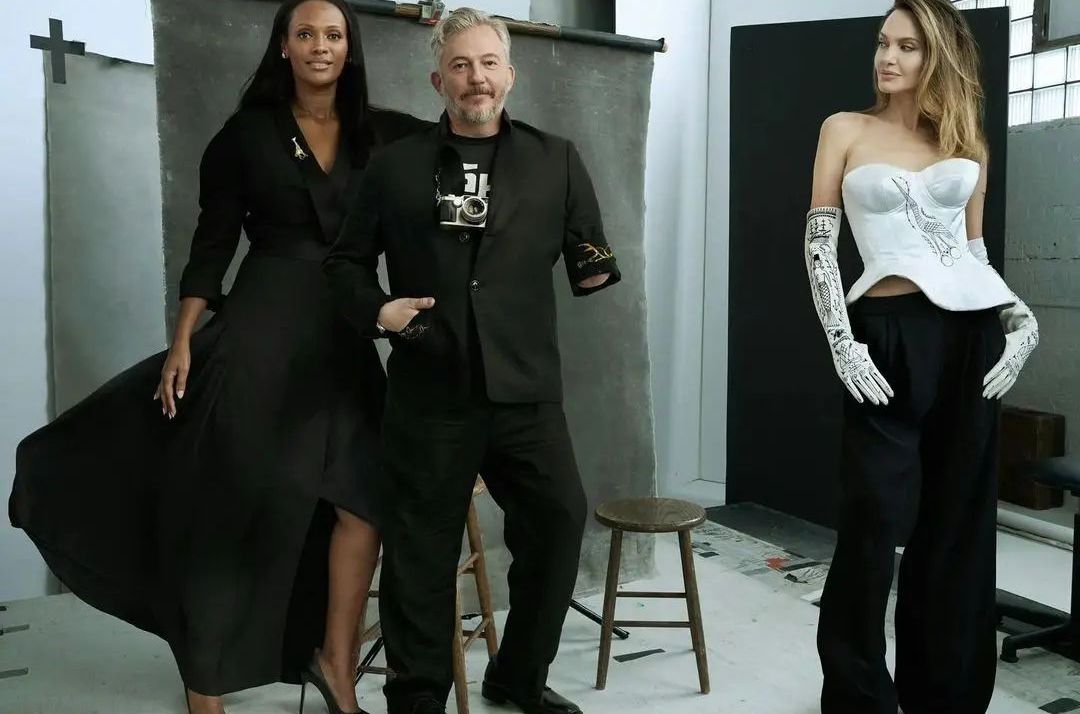 В прозрачном платье-плиссе: 48-летняя Анджелина Джоли произвела фурор на редких новых фото