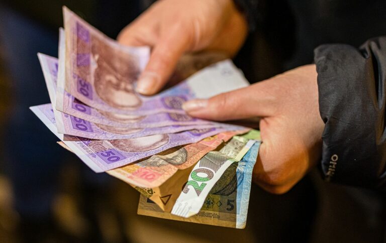 В Украине выйдут из оборота некоторые купюры и монеты: какие деньги нужно успеть обменять до 30 сентября - today.ua