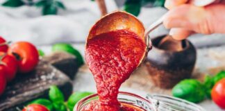 Кетчуп без стерилизации на зиму: простой рецепт закатки с секретным ингредиентом - today.ua