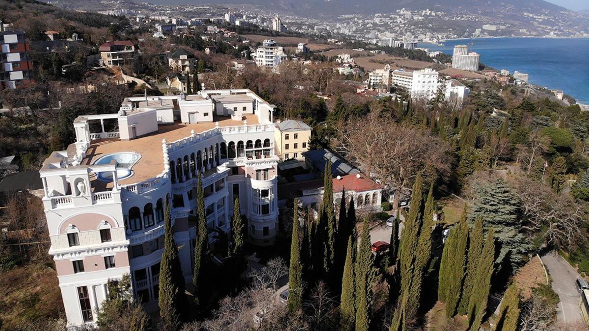 Выставлена на продажу квартира Зеленских: сколько стоит жилье президентской семьи