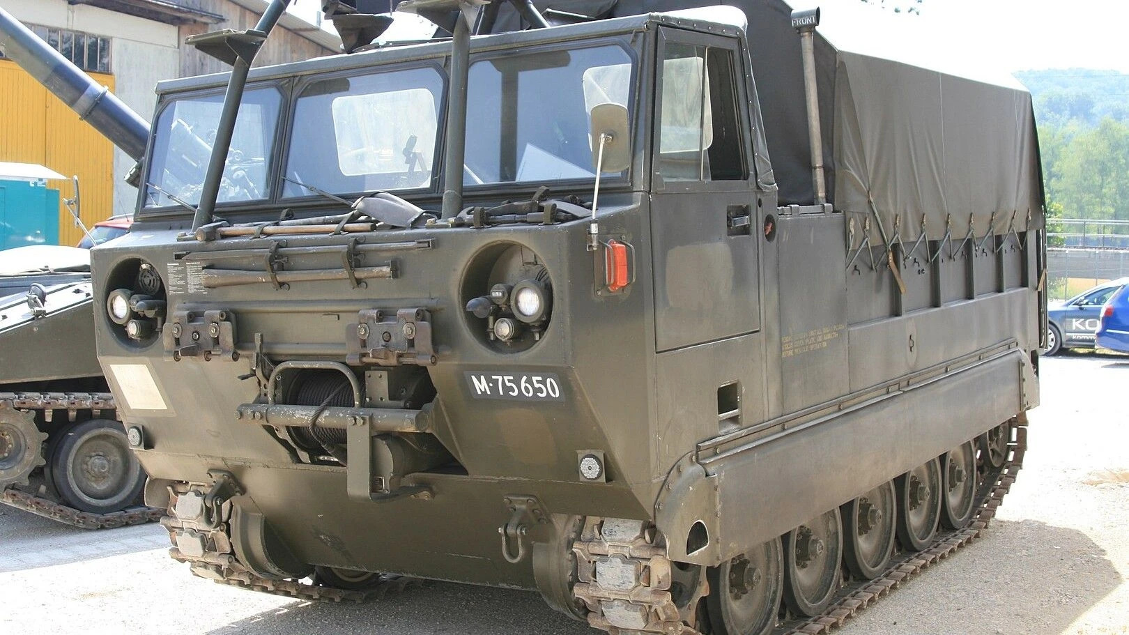 Норвегия передала Украине 50 гусеничных транспортеров NM199