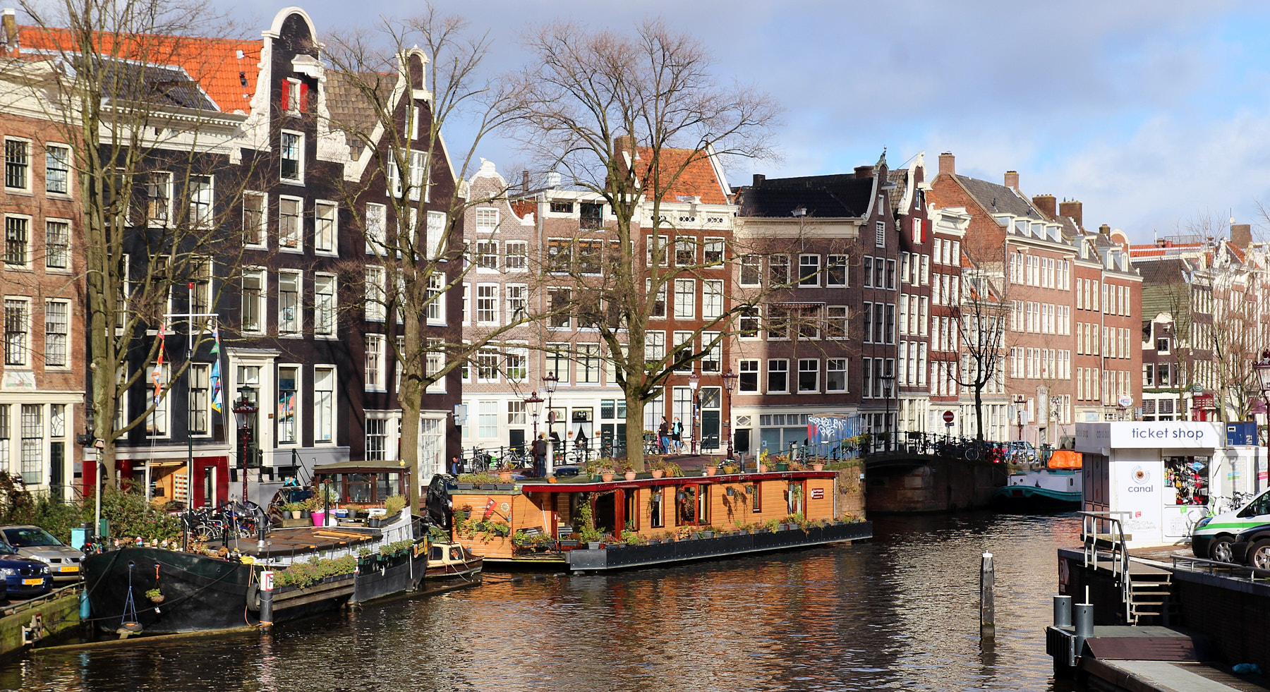 До 4 сентября: тысячи украинских беженцев будут вынуждены покинуть Нидерланды