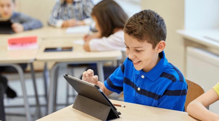 В Украине ученикам бесплатно будут выдавать ноутбуки и планшеты: как получить гаджет для обучения - today.ua