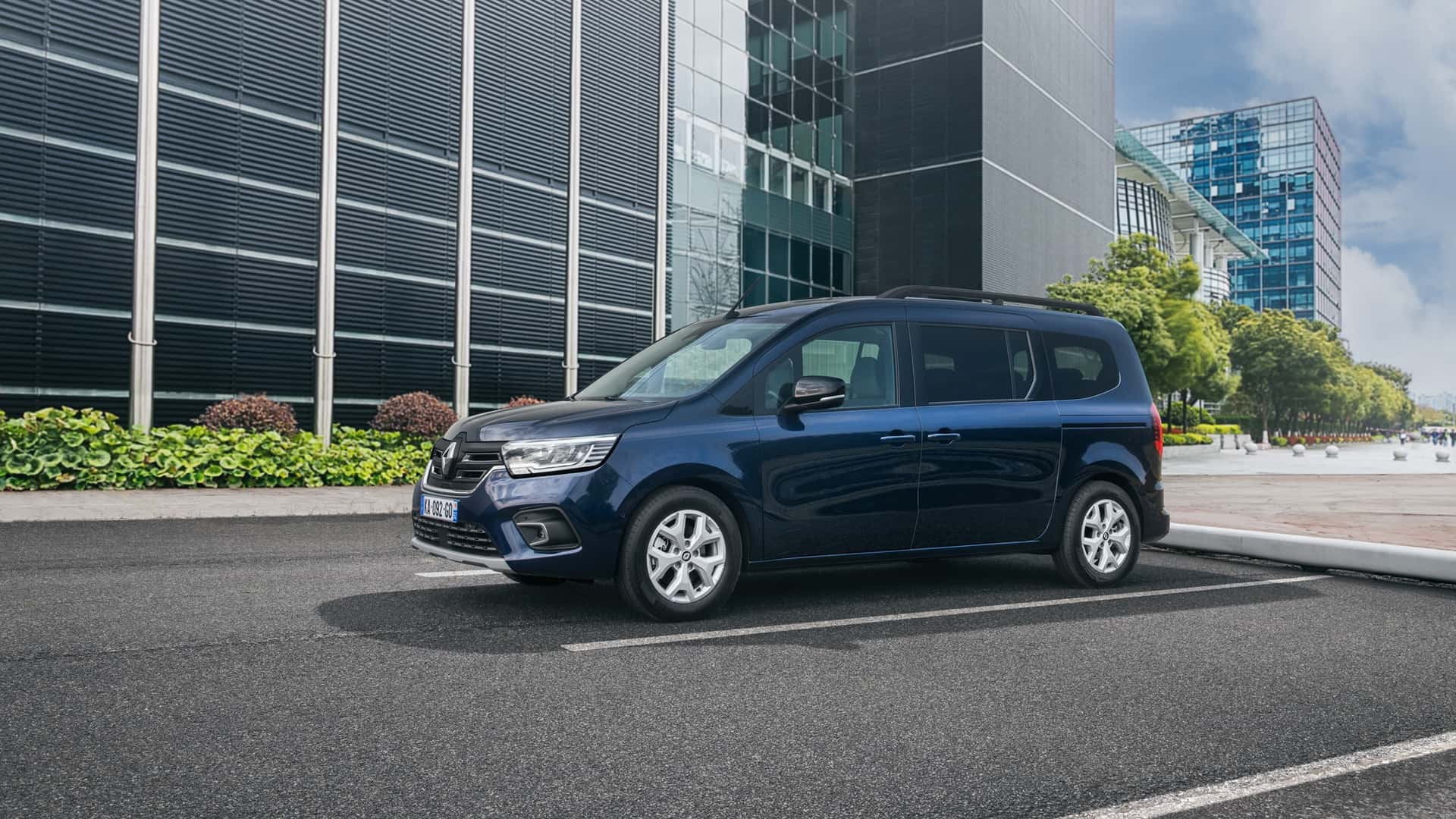 Дебютував Renault Grand Kangoo з величезним салоном та багажником