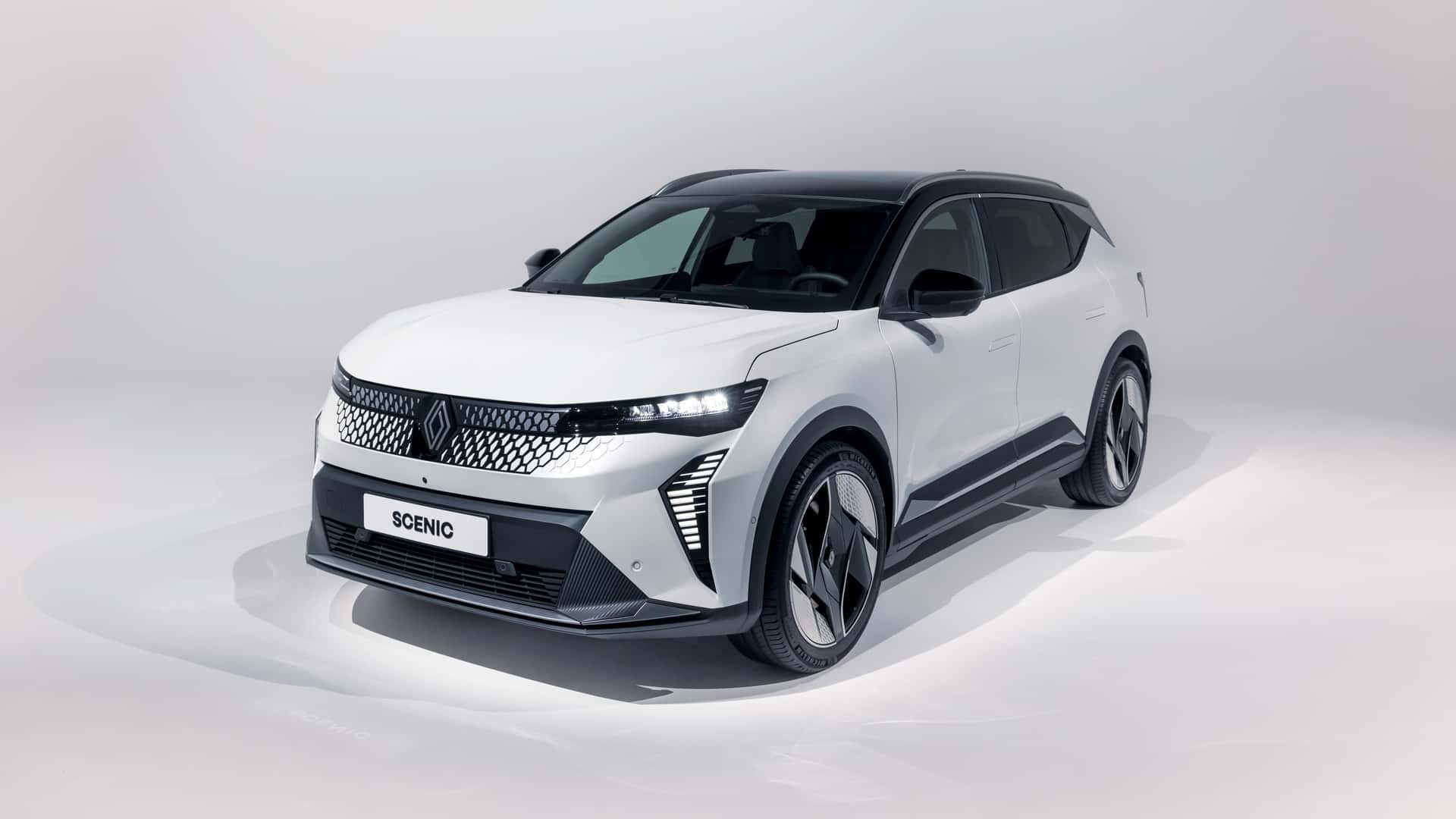Renault Scenic став електричним кросовером із запасом ходу у 620 км