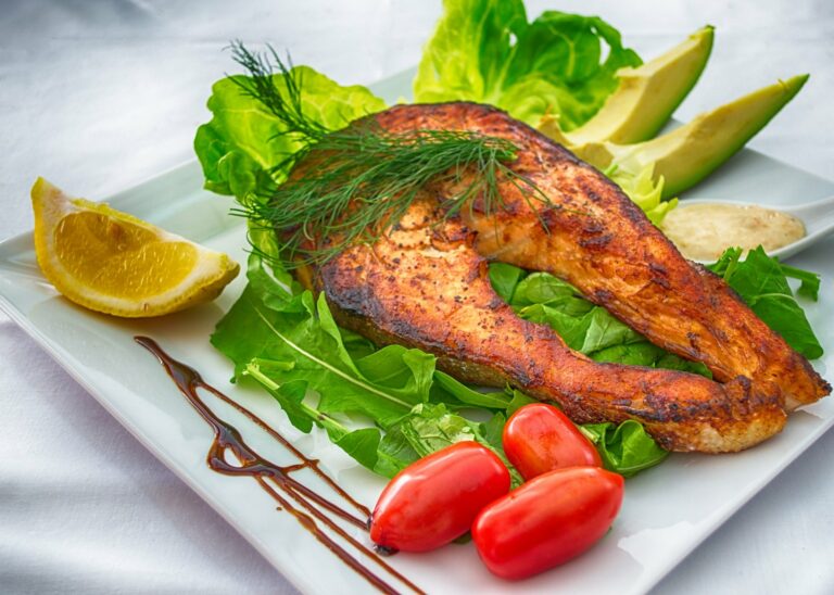 Чому смажена риба смачніша у ресторані, ніж вдома: три секрети шеф-кухарів - today.ua