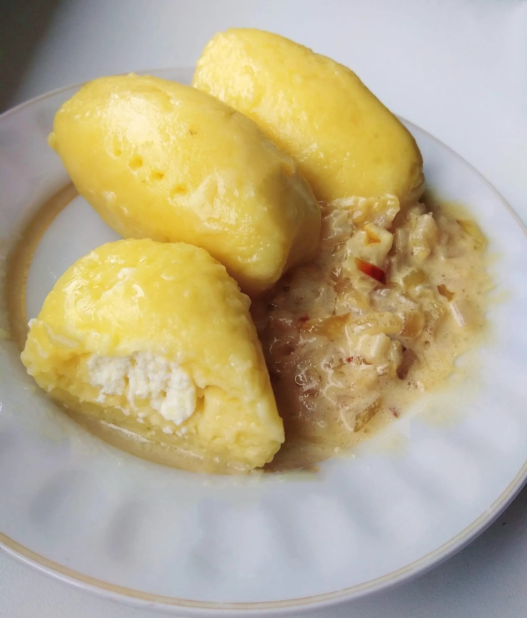 Ліниві карпатські вареники без борошна: рецепт національної страви із картоплі та сиру