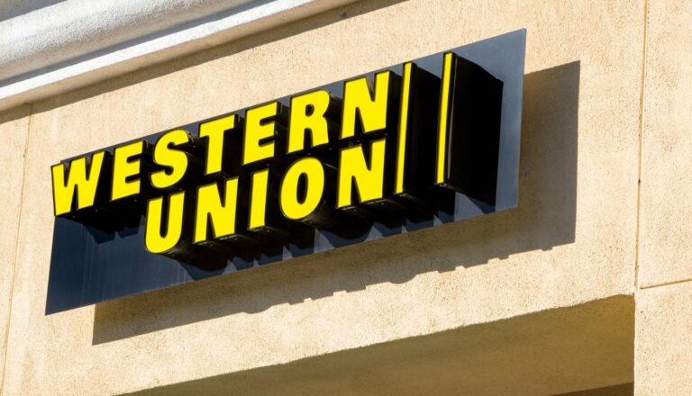 Крупный украинский банк перестал выдавать денежные переводы Western Union - today.ua