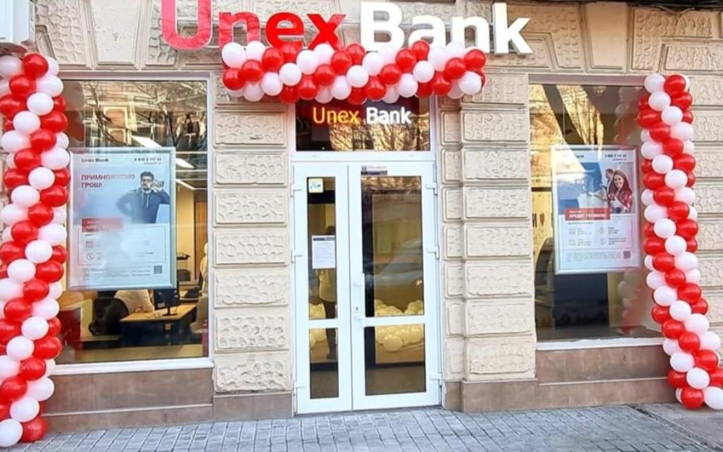 Крупный украинский банк перестал выдавать денежные переводы Western Union