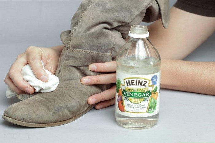 Как быстро почистить замшевую обувь, чтобы она не выглядела заношенной
