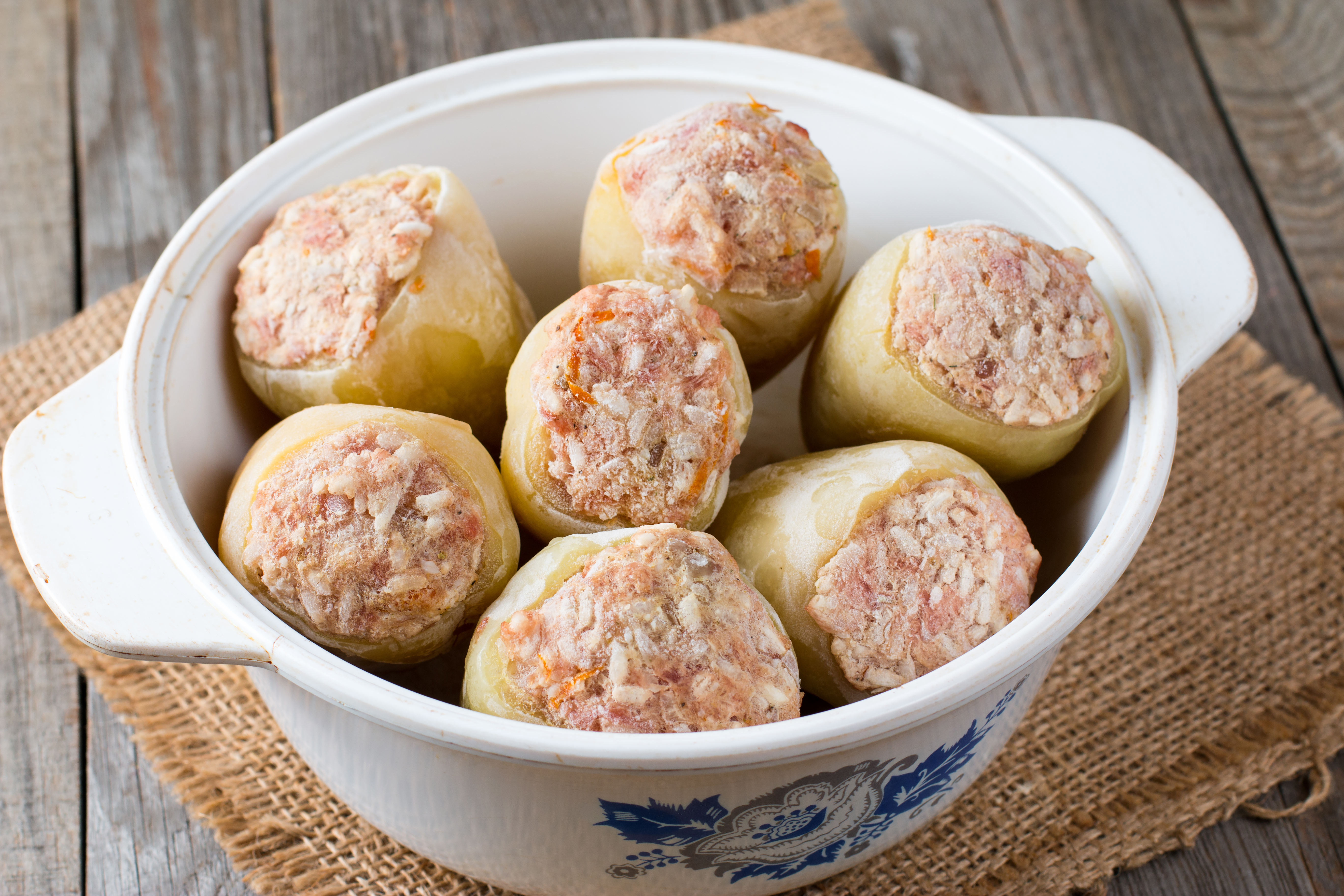 Всегда под рукой: как приготовить фаршированные перцы с рисом на зиму Всегда под рукой: как приготовить фаршированные перцы с рисом на зиму - today.ua