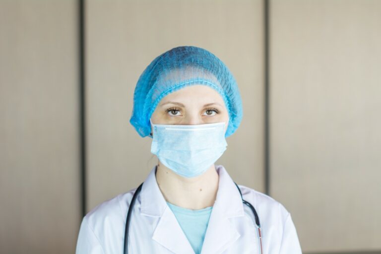 Выезд женщин-медиков за границу с 1 октября: в Госпогранслужбе дали разъяснение - today.ua