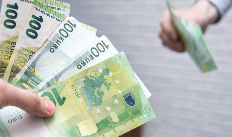 Украинцы могут получить от 2000 до 5000 евро: как подать заявку на грант - today.ua