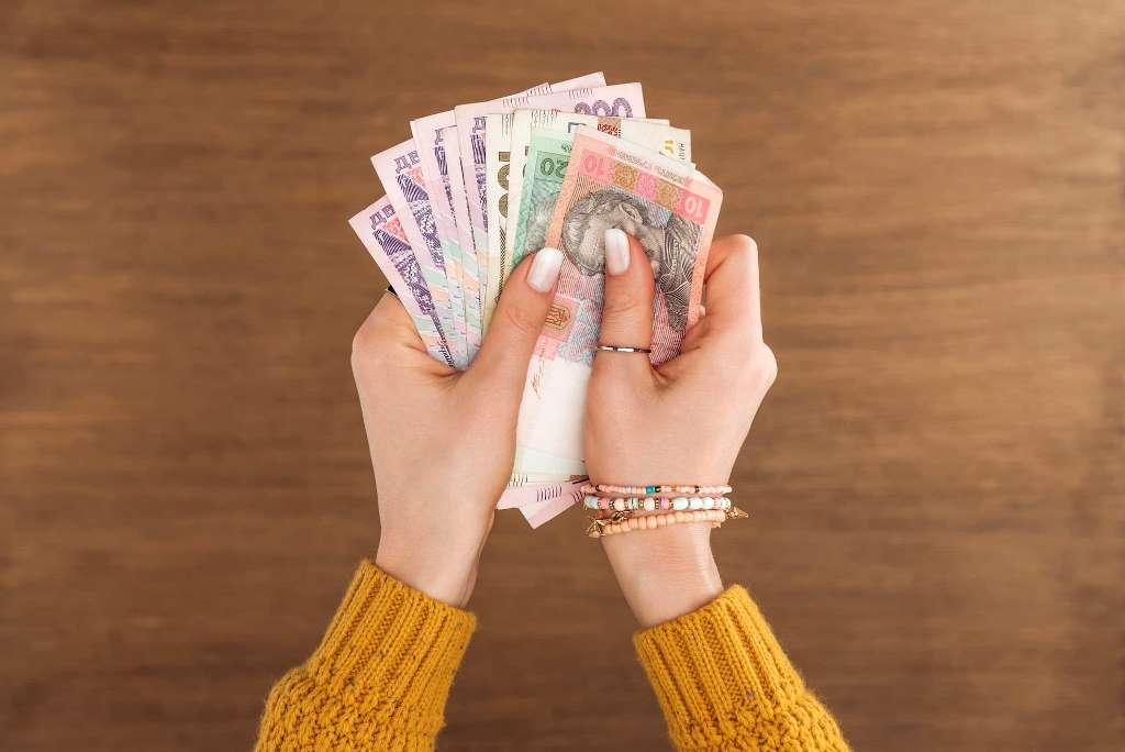 Украинские женщины могут получить финансовую помощь от международного фонда: как подать запрос