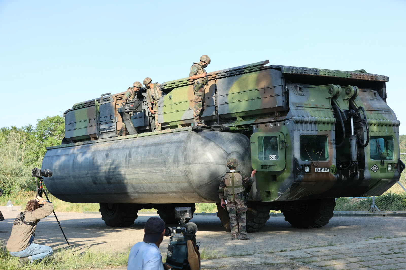 Помогут в контрнаступлении: ВСУ получат самоходные паромы EFA - today.ua