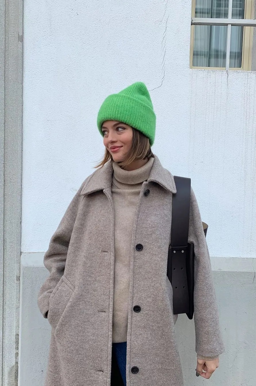 Які шапки носити з класичним пальто взимку, щоб не виглядати безглуздо