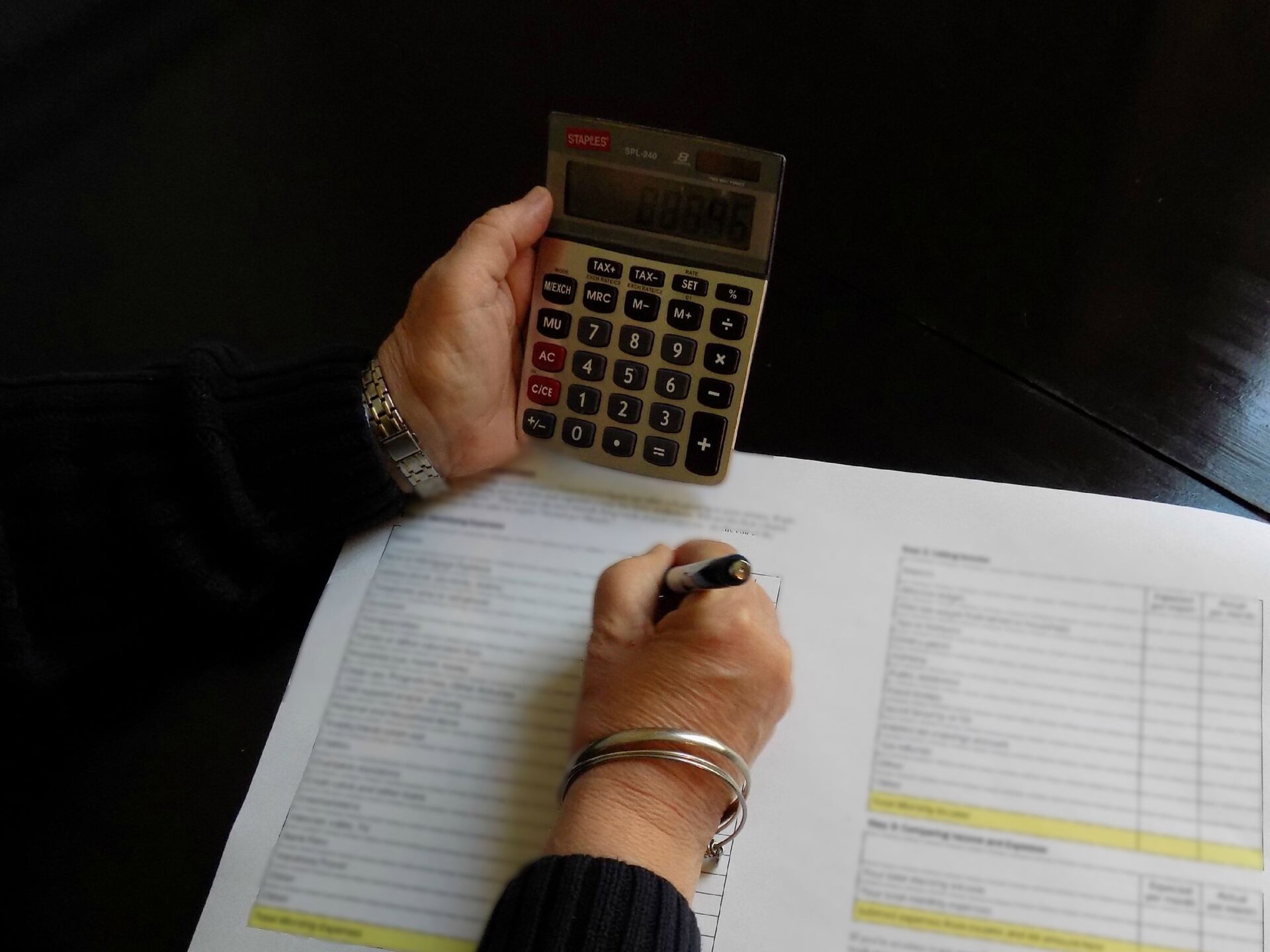 Украинцев заставят декларировать покупку валюты: лимит будет распространяться не на всех граждан