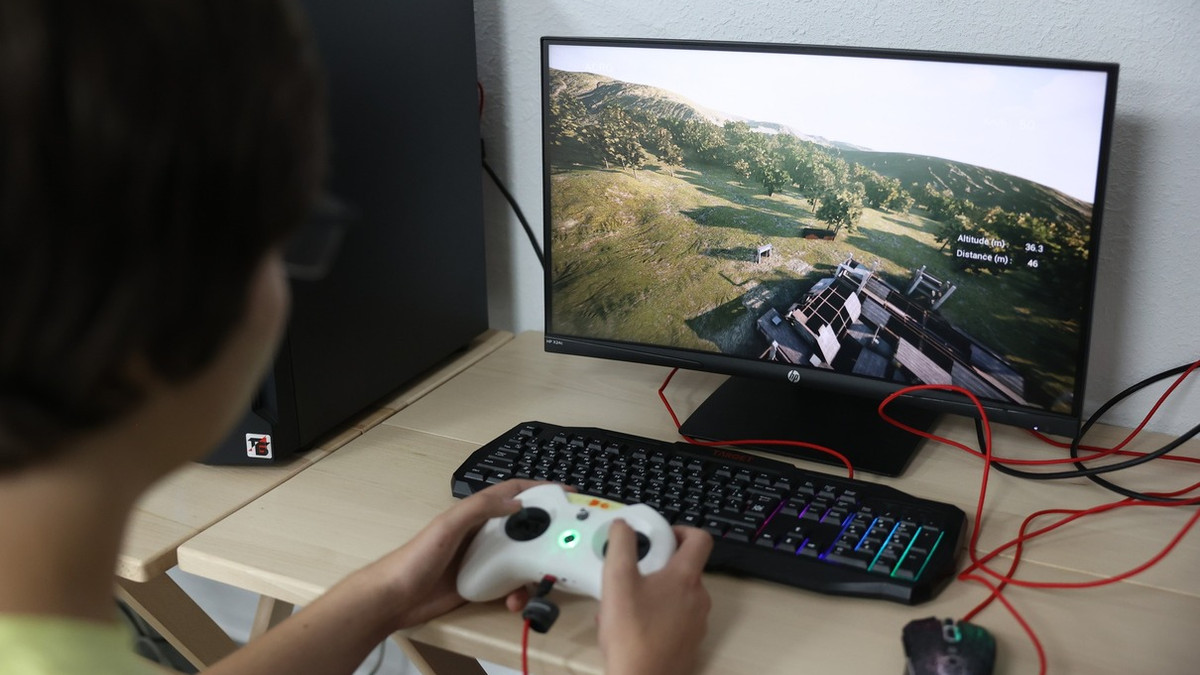 Украинских школьников будут учить управлять дронами: в Минобразования рассказали о новом предмете