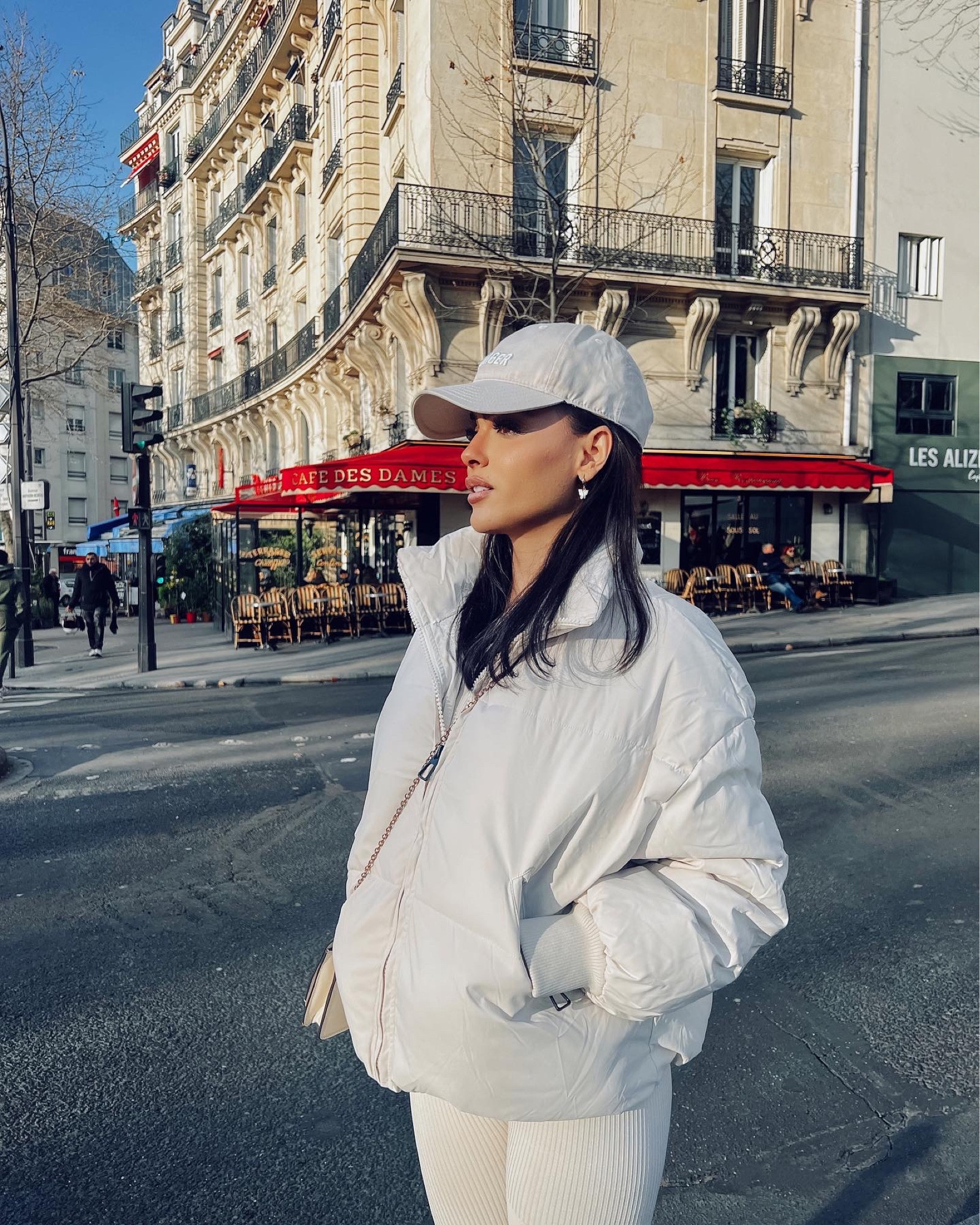 Стилісти показали наймодніші шапки, які добре поєднуються з пуховиком - today.ua