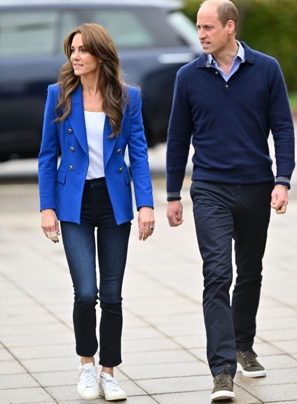 У жакеті з золотими ґудзиками та наймодніших джинсах осені 2023: новий образ Кейт Міддлтон