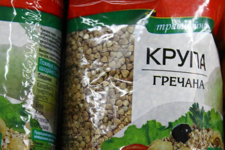Украинские супермаркеты снизили цены на подсолнечное масло, гречку и курятину в октябре: на сколько изменилась стоимость продуктов - today.ua