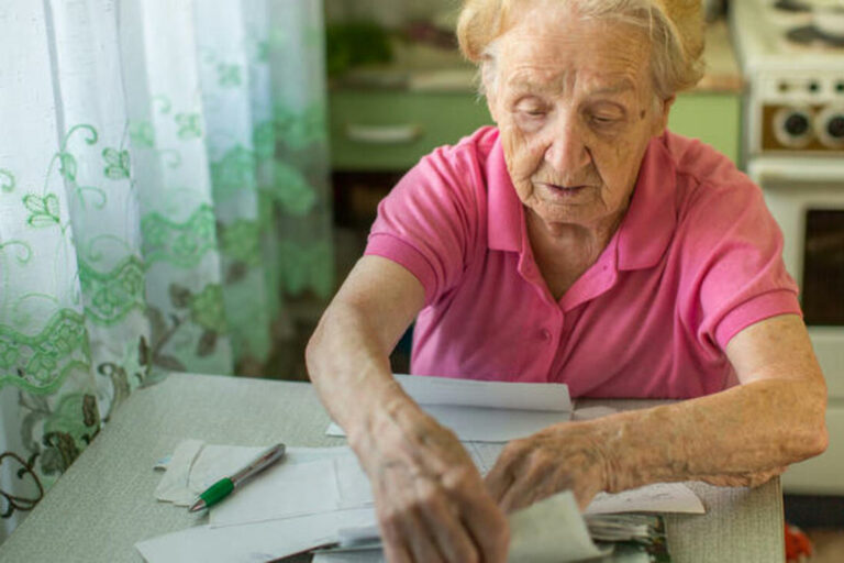Субсидії на зиму: у ПФУ розповіли, які документи потрібно надати непрацюючим пенсіонерам - today.ua