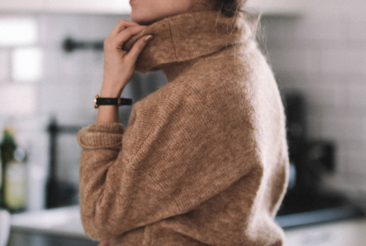 Чим об'ємніше, тим краще: названо наймодніший светр осені-2023 - today.ua