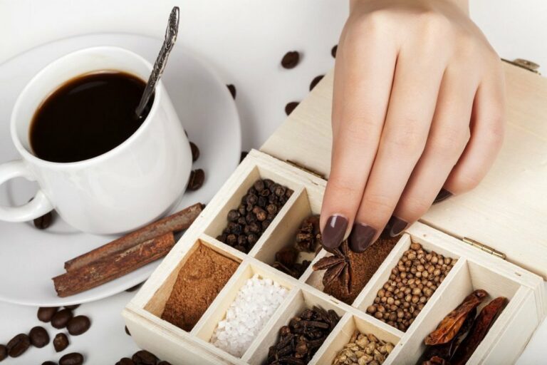 Какие специи можно добавлять в кофе, чтобы раскрыть его вкус и усилить пользу - today.ua