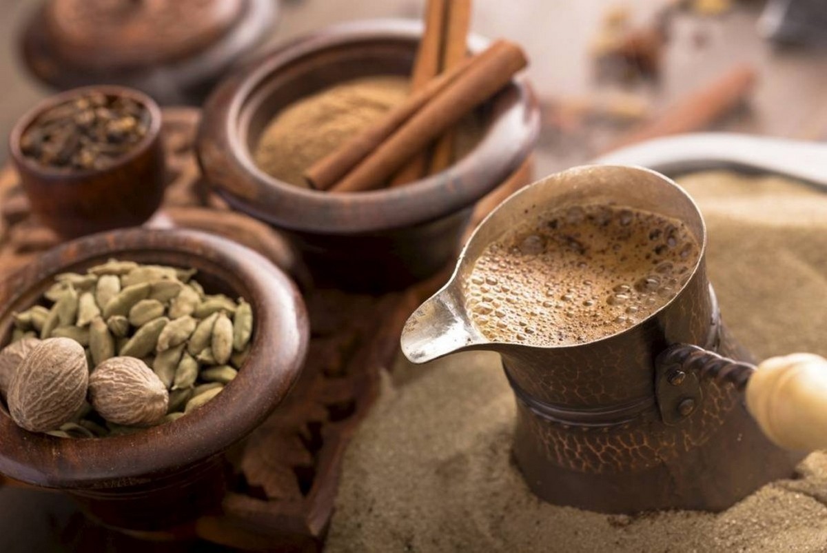 Які спеції можна додавати в каву, щоб розкрити її смак та посилити користь
