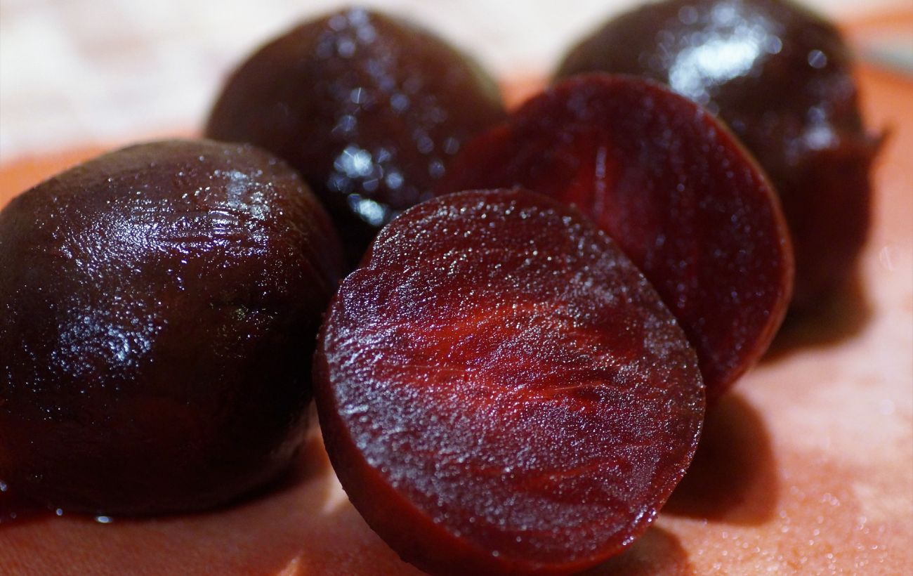 Що не можна робити під час варіння буряка, щоб овоч не втратив соковитість та колір: популярна помилка