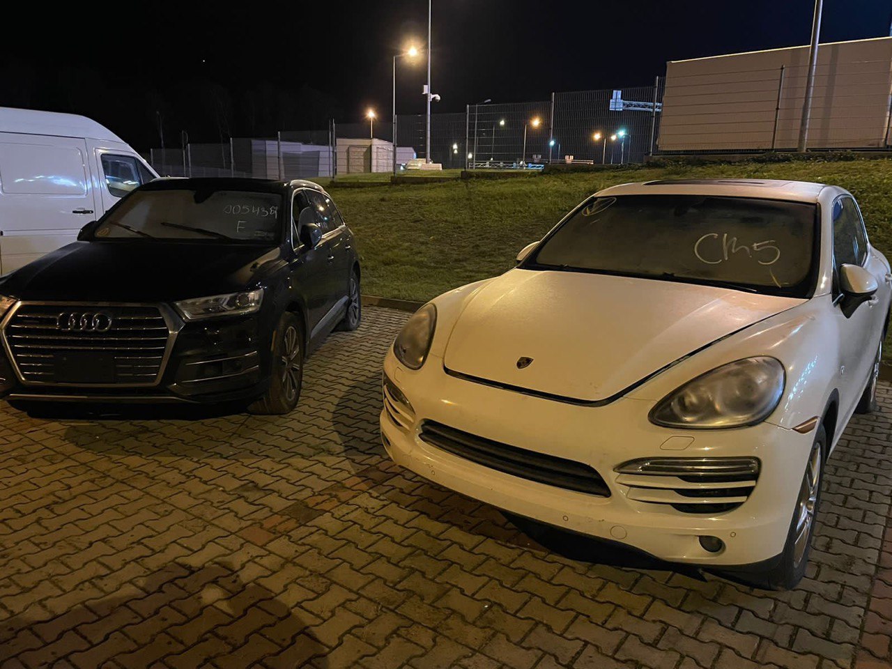 Львовская таможня изъяла три люксовых автомобиля стоимостью 700 000 грн