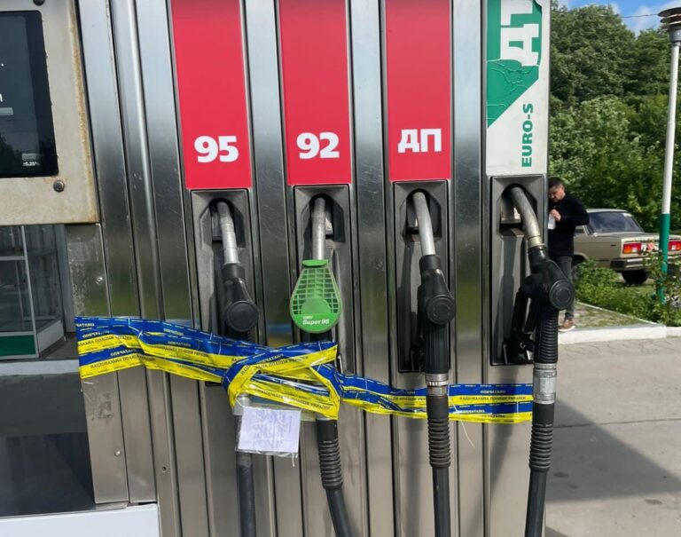 Продавали по всей Украине: на Сумщине ликвидировали производство поддельного бензина - today.ua