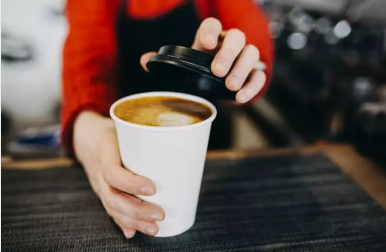 Почему нельзя пить кофе и чай из бумажных стаканчиков