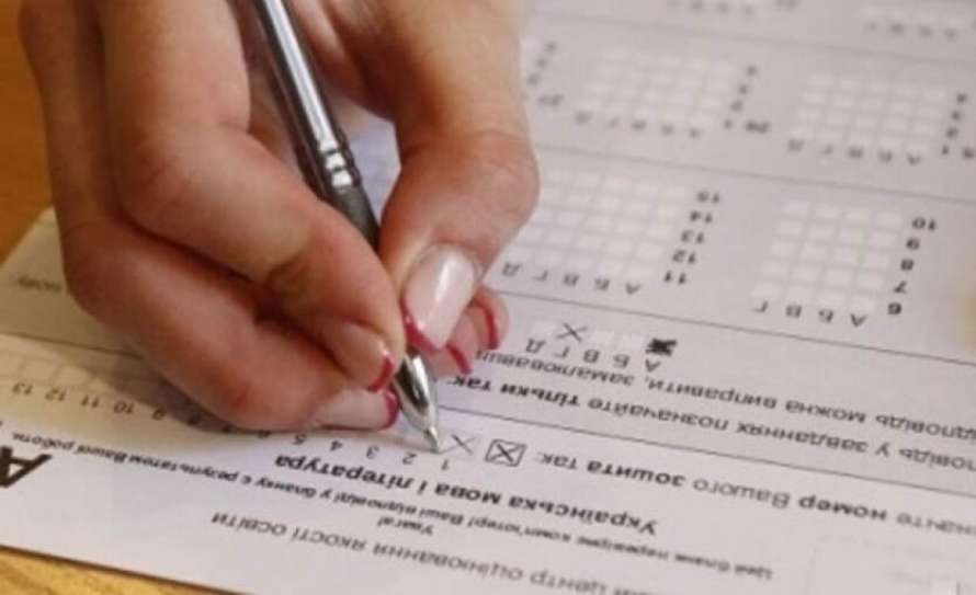 Школьники будут сдавать мультитест по украинскому языку по новым правилам