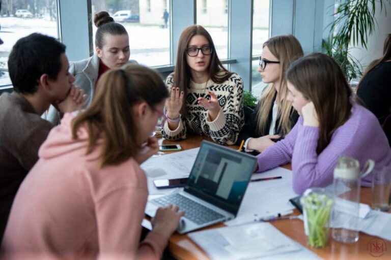Студентам в Украине возместят часть средств за оплату обучения: как получить налоговую скидку - today.ua