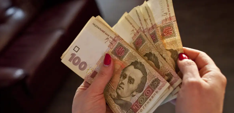 В Україні зросте середня зарплата: коли компанії почнуть платити працівникам більше