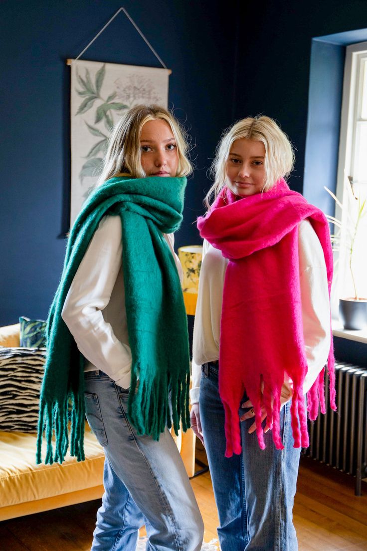 Стилисты показали самый модный шарф этой зимы