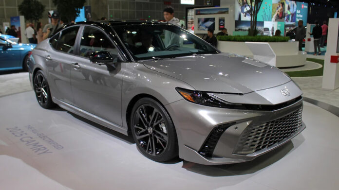 В США “вживую“ показали Toyota Camry нового поколения - today.ua