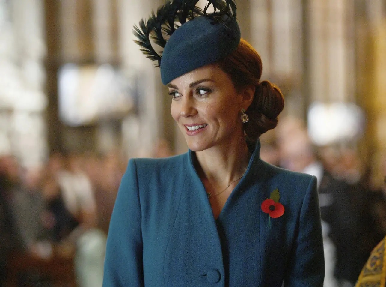 В ефектному костюмі та на підборах: Кейт Міддлтон показала новий стильний образ - today.ua