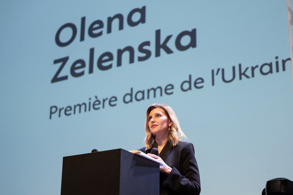 Елена Зеленская в черном костюме и на шпильках: новый выход первой леди в свет во Франции